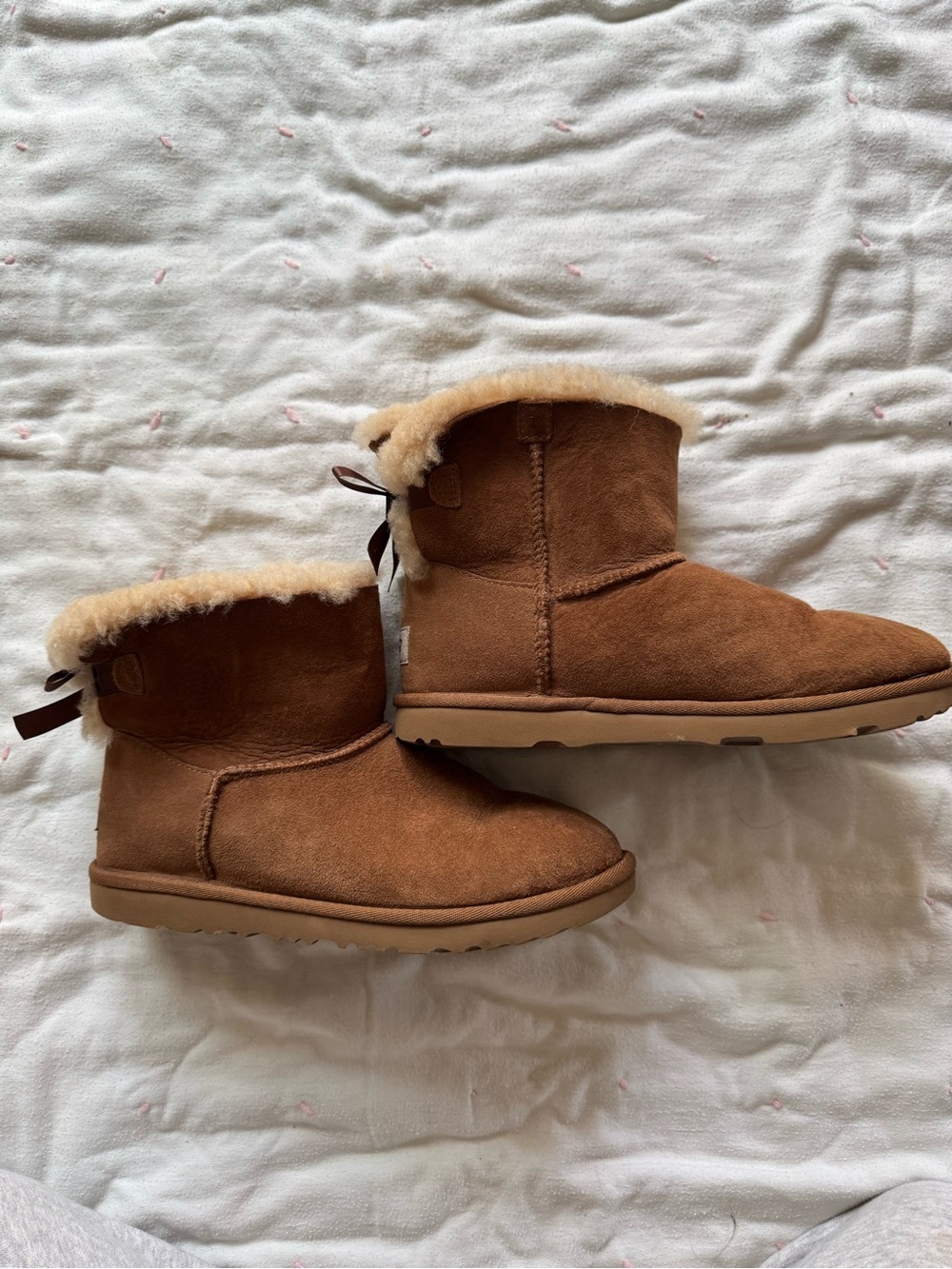 UGG Bailey Bow II Chestnut Sheepskin Boots Women’s Size 6 - Picture 3 of 7